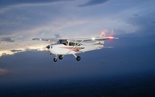 Cessna Skyhawk 172 via Textron