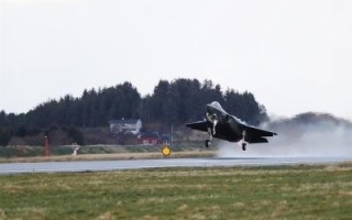 F-35 Joint Strike Fighter aircraft arrive in Norway